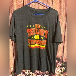 Go Taylor’s boyfriend tshirt XXL